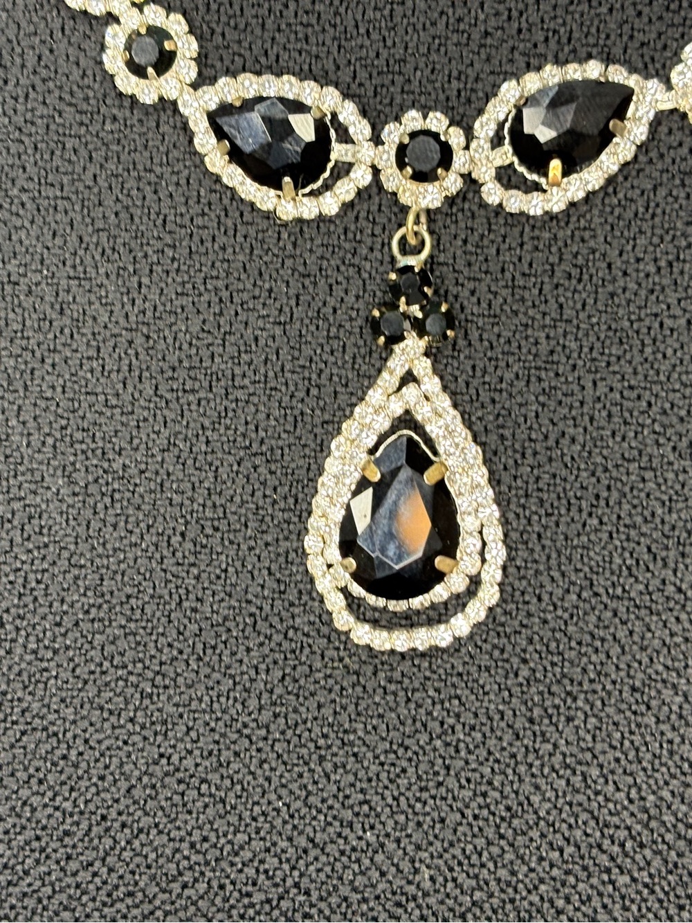 Elegant Black Teardrop Crystal Necklace and Earrings Set - Picture 3 of 13